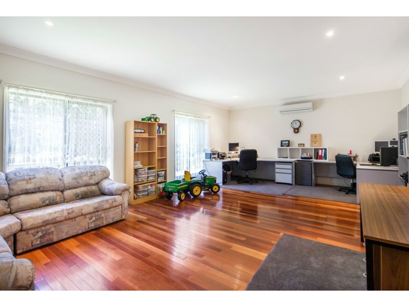 22 Lochside Drive, North Lakes QLD 4509