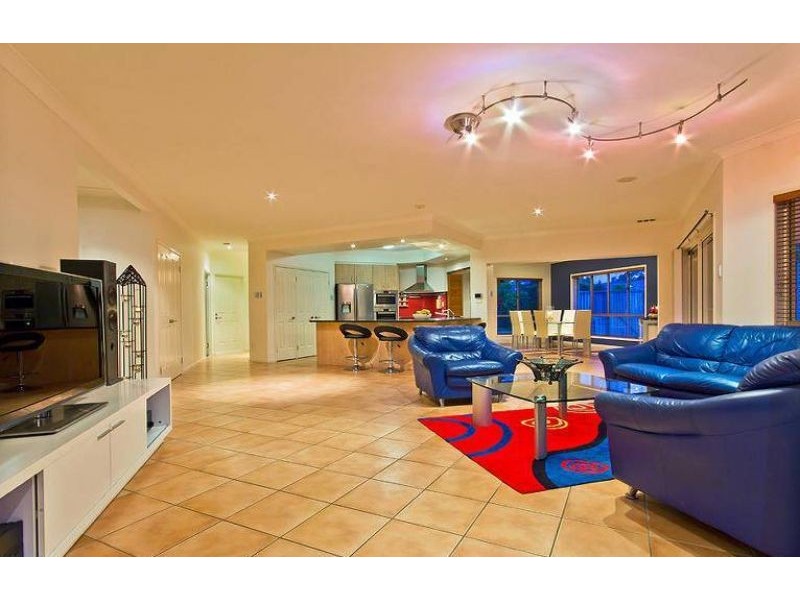 33 Chilton Crescent, North Lakes QLD 4509
