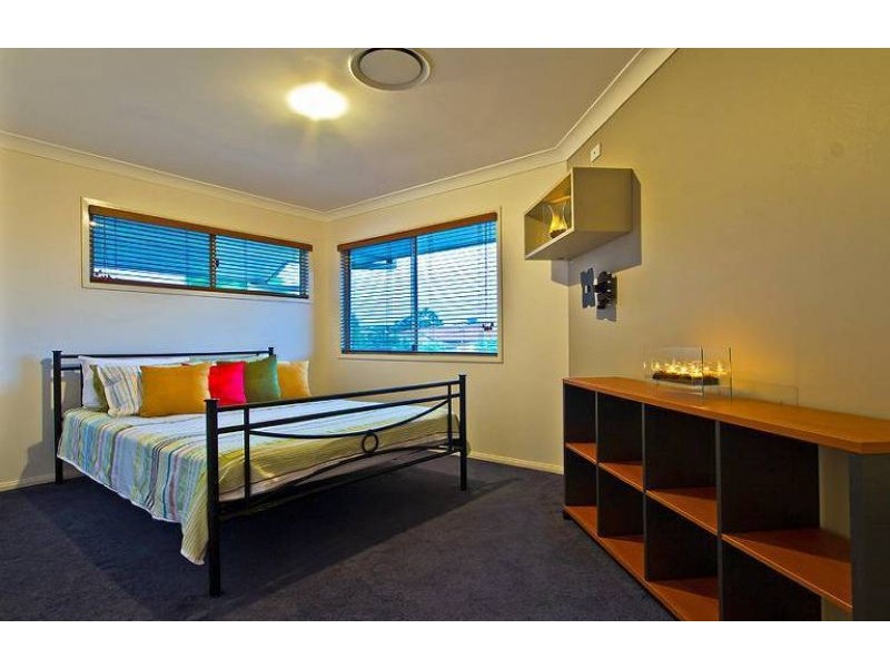 33 Chilton Crescent, North Lakes QLD 4509