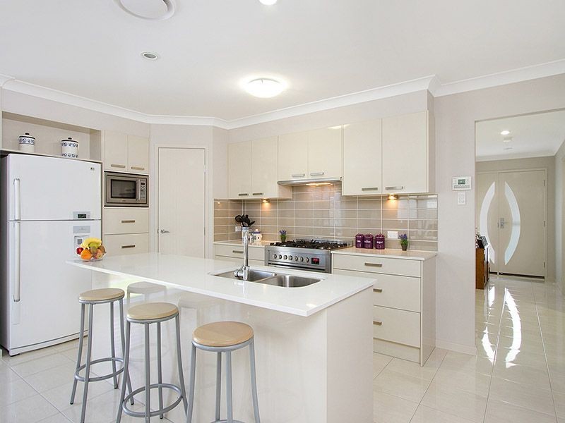 10 Troon Street, North Lakes QLD 4509