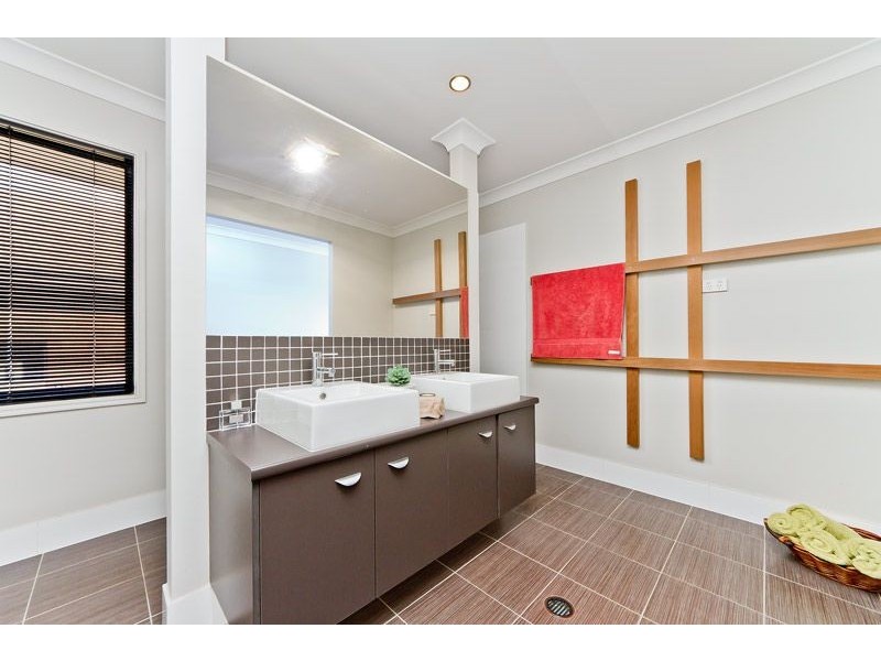 16 Calder Street, North Lakes QLD 4509