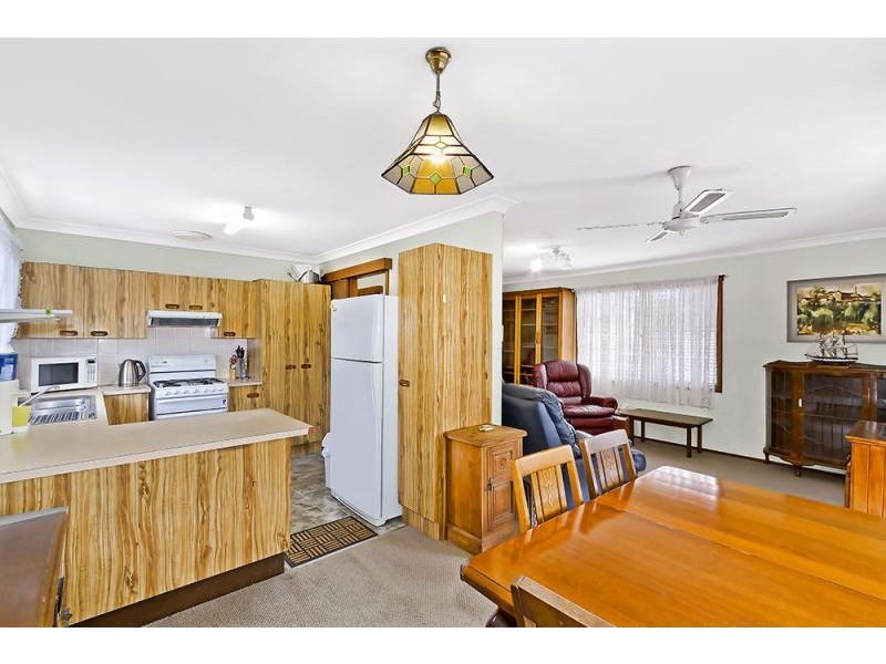 28 Wyong Rd, Berkeley Vale NSW 2261