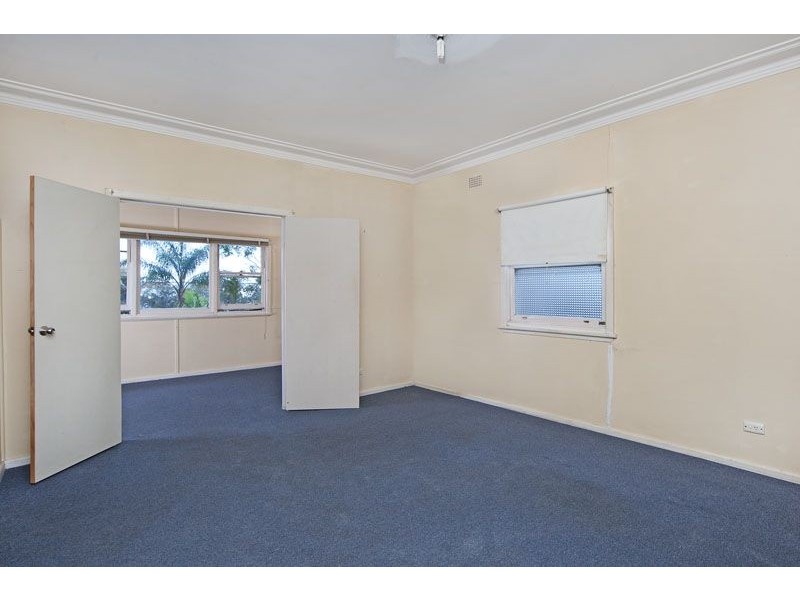 35 Donegal Rd, Berkeley Vale NSW 2261