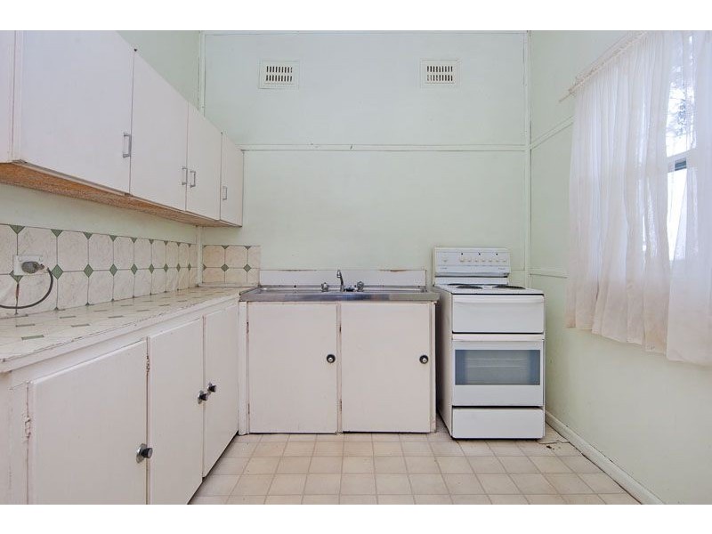 35 Donegal Rd, Berkeley Vale NSW 2261