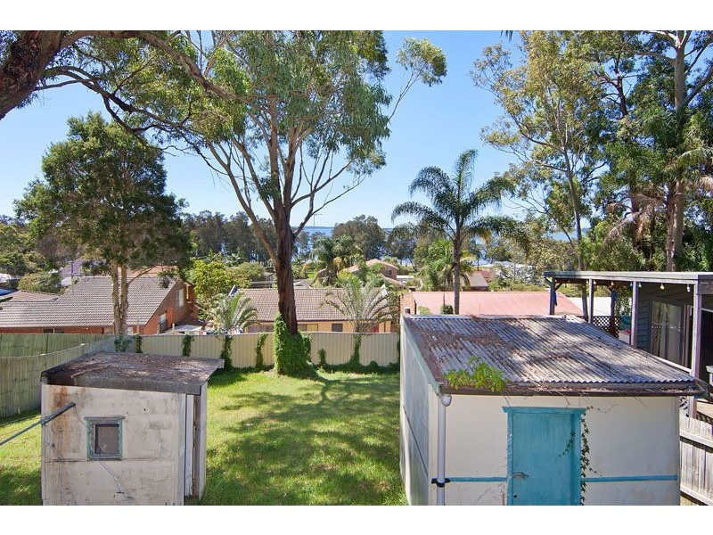 35 Donegal Rd, Berkeley Vale NSW 2261