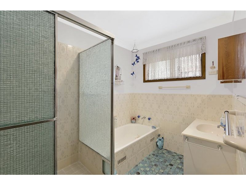 9 Highclere St, Bateau Bay NSW 2261