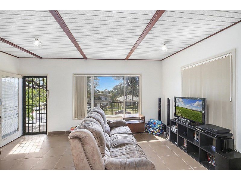 52 Gladys Avenue, Berkeley Vale NSW 2261