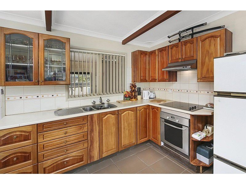 52 Gladys Avenue, Berkeley Vale NSW 2261