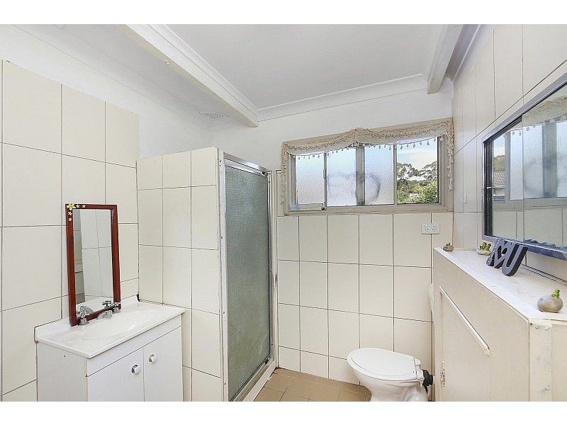 52 Gladys Avenue, Berkeley Vale NSW 2261