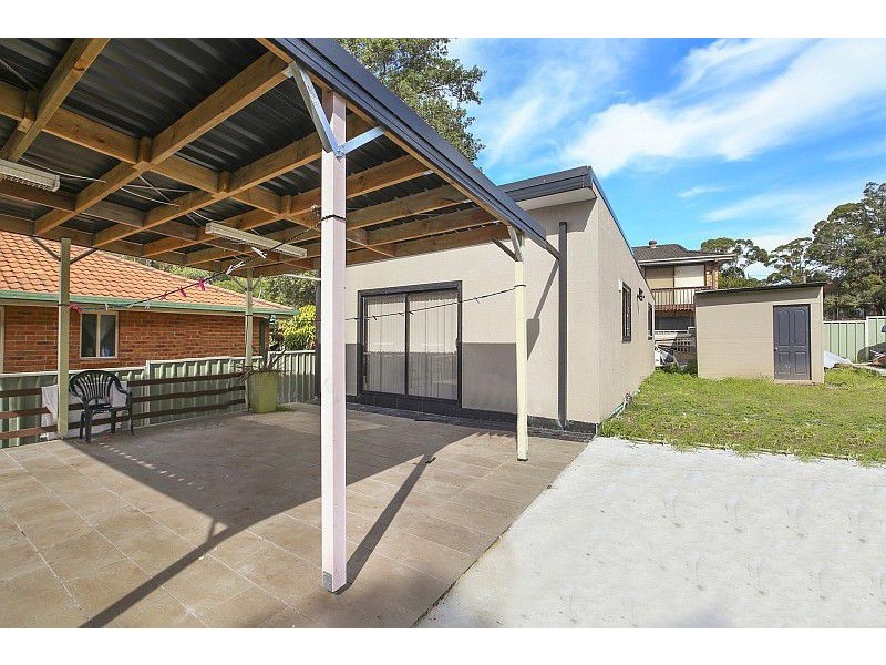 52 Gladys Avenue, Berkeley Vale NSW 2261