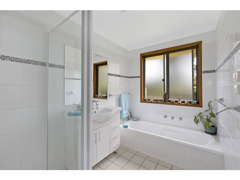 6 Sunnyhills Tce, Berkeley Vale NSW 2261