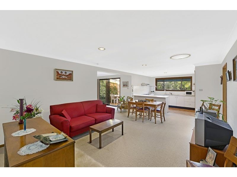 6 Sunnyhills Tce, Berkeley Vale NSW 2261