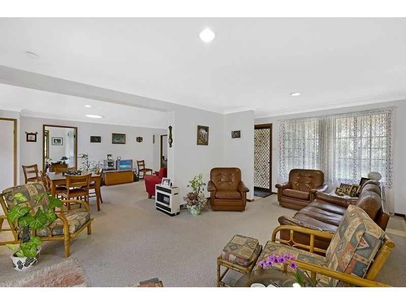 6 Sunnyhills Tce, Berkeley Vale NSW 2261