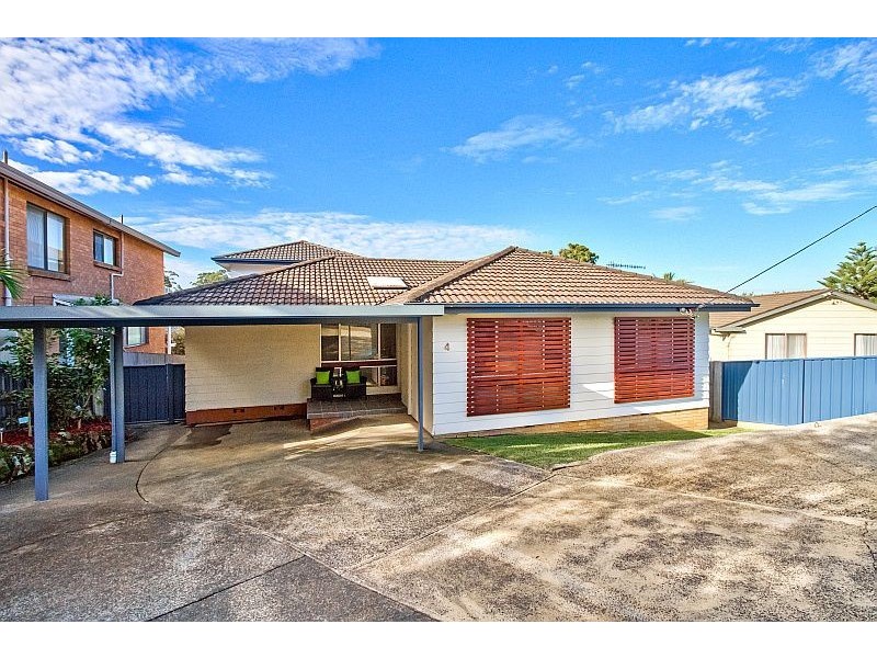 4 Colin Street, Berkeley Vale NSW 2261