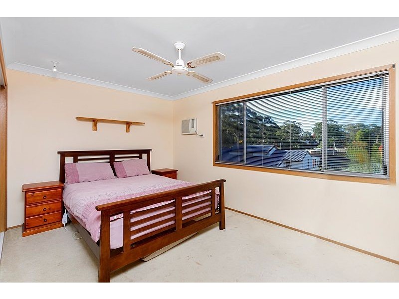 4 Colin Street, Berkeley Vale NSW 2261