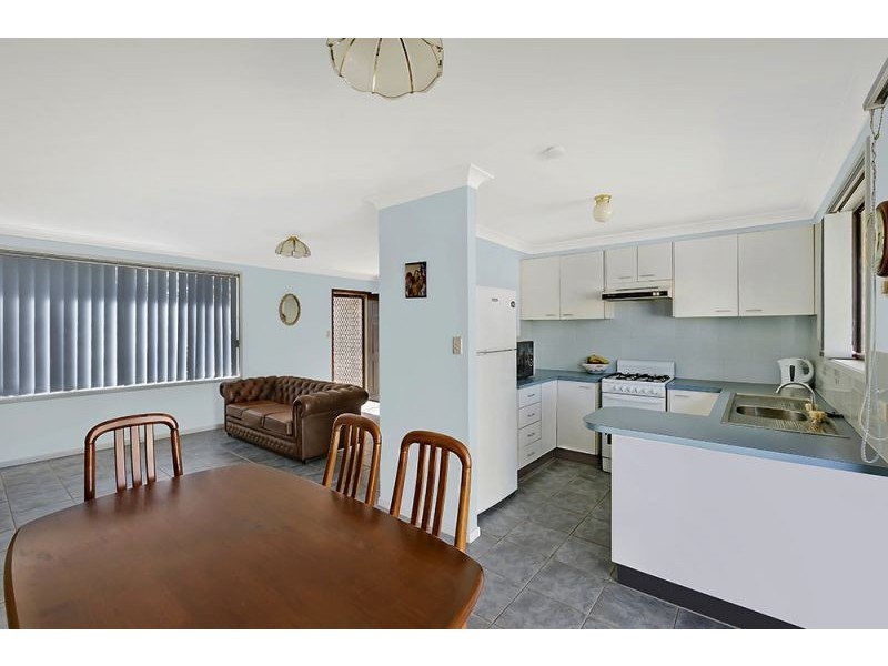 1/1 Hobbs Close, Bateau Bay NSW 2261