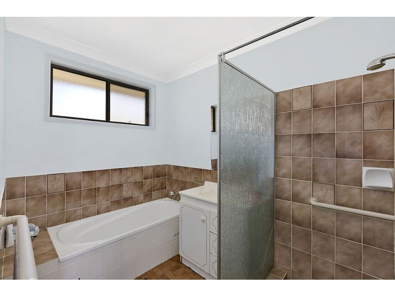 1/1 Hobbs Close, Bateau Bay NSW 2261