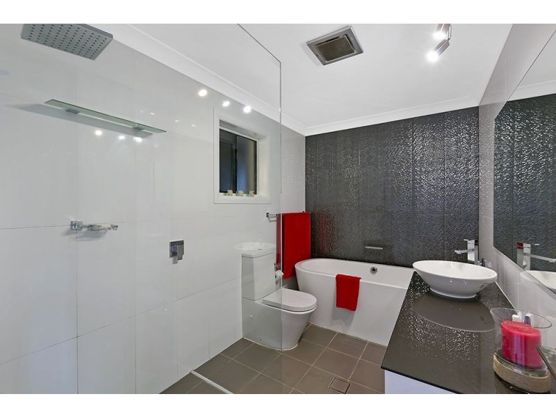 8 Wirigi Street, Berkeley Vale NSW 2261