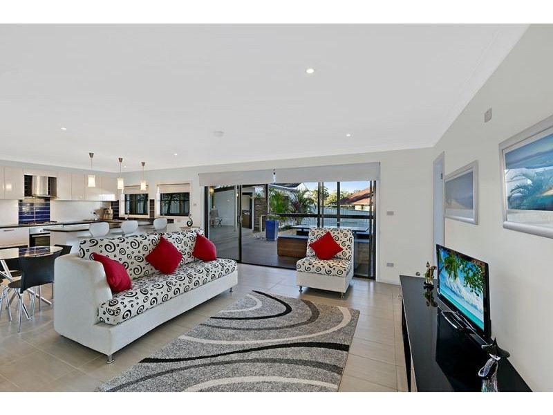 8 Wirigi Street, Berkeley Vale NSW 2261