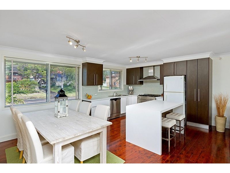 5 Sabrina Ave, Bateau Bay NSW 2261