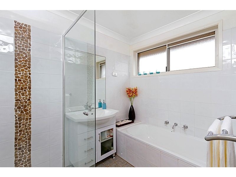 5 Sabrina Ave, Bateau Bay NSW 2261