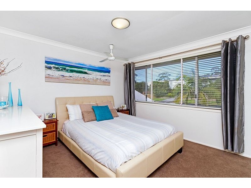 5 Sabrina Ave, Bateau Bay NSW 2261