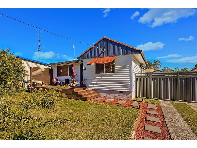 18 Laguna Parade, Berkeley Vale NSW 2261