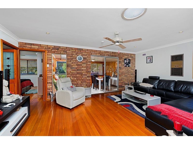 18 Laguna Parade, Berkeley Vale NSW 2261