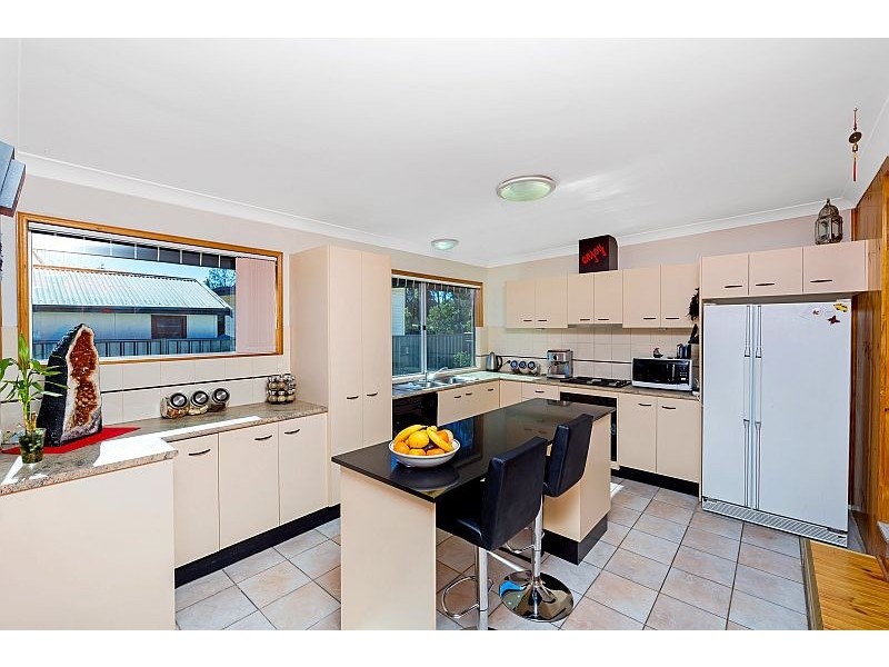 18 Laguna Parade, Berkeley Vale NSW 2261