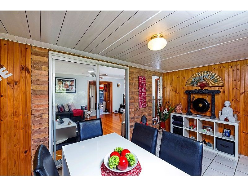 18 Laguna Parade, Berkeley Vale NSW 2261