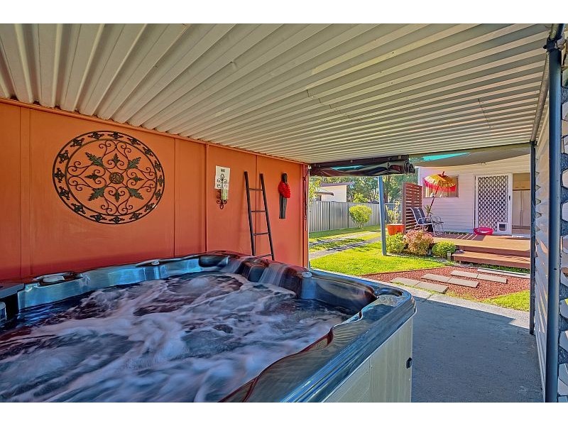 18 Laguna Parade, Berkeley Vale NSW 2261