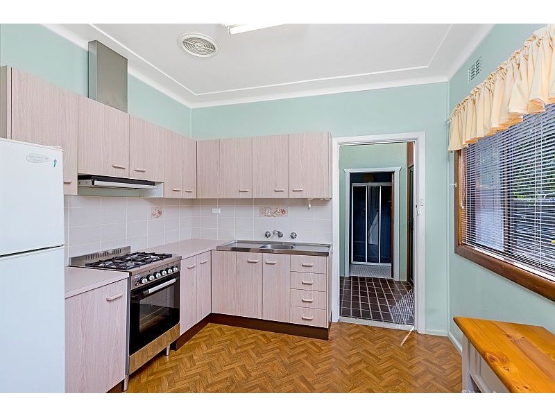 230 Lakedge Avenue, Berkeley Vale NSW 2261