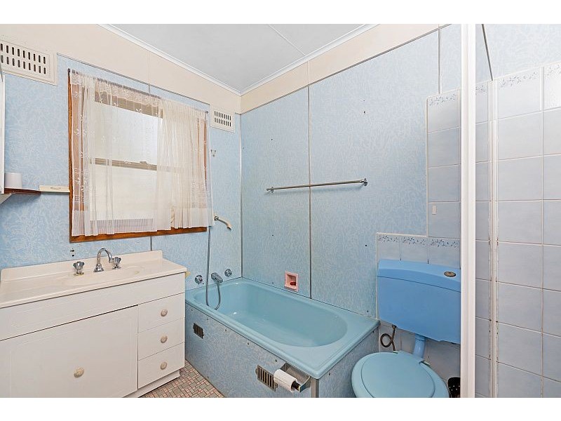 230 Lakedge Avenue, Berkeley Vale NSW 2261