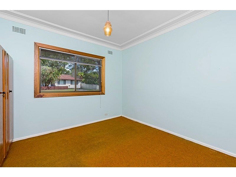 230 Lakedge Avenue, Berkeley Vale NSW 2261