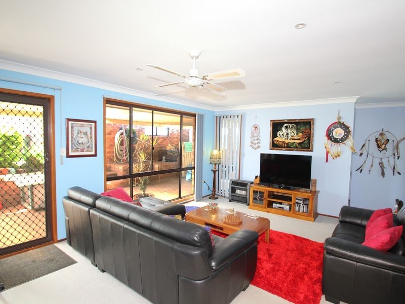 149 Cresthaven Avenue, Bateau Bay NSW 2261