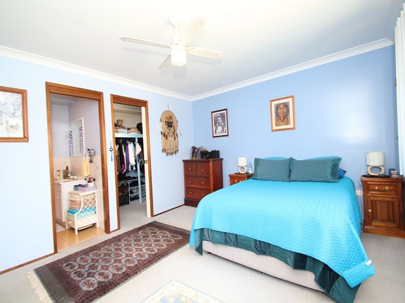 149 Cresthaven Avenue, Bateau Bay NSW 2261