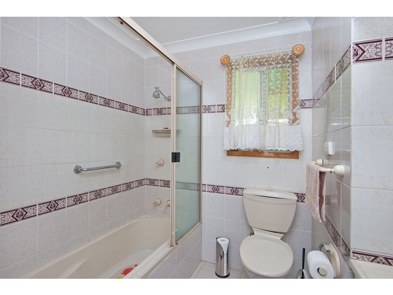 96 Platypus Road, Berkeley Vale NSW 2261