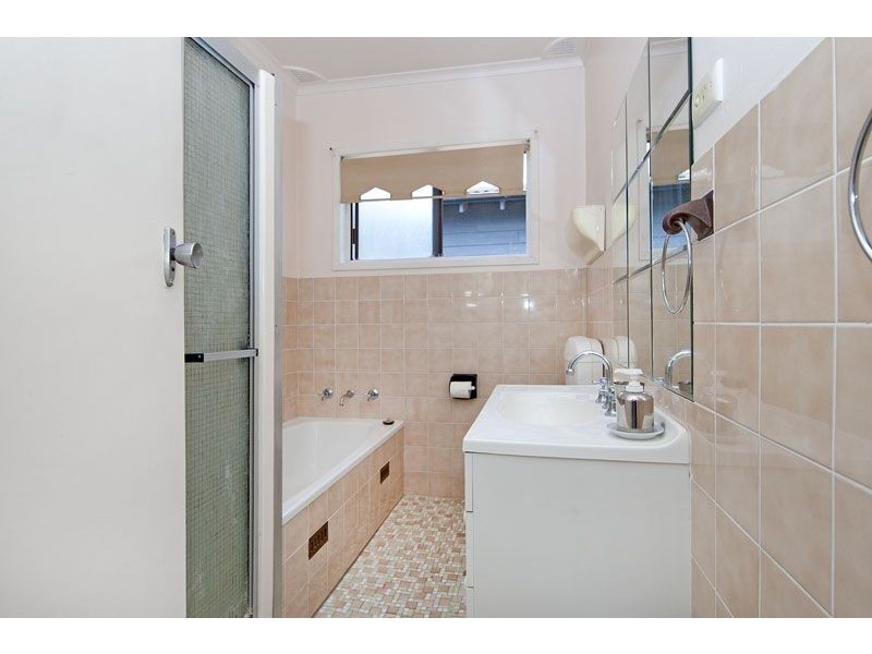 95 Albatross Road, Berkeley Vale NSW 2261