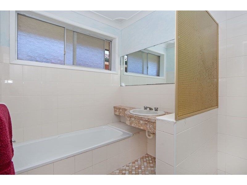 52 Tasman Ave, Killarney Vale NSW 2261