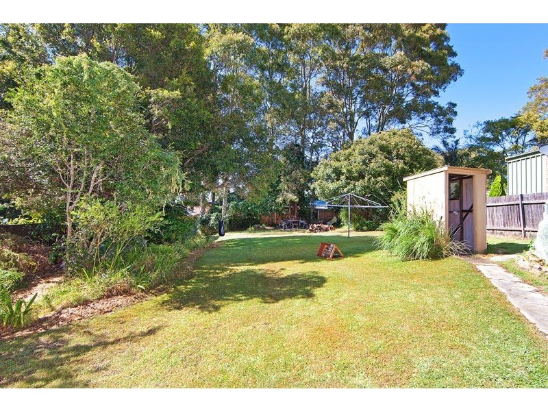 8 Shannon Parade, Berkeley Vale NSW 2261