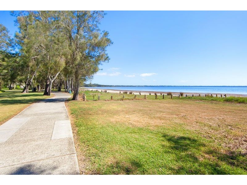 8 Shannon Parade, Berkeley Vale NSW 2261