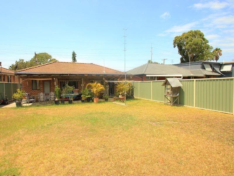 77 Brooke Avenue, Killarney Vale NSW 2261