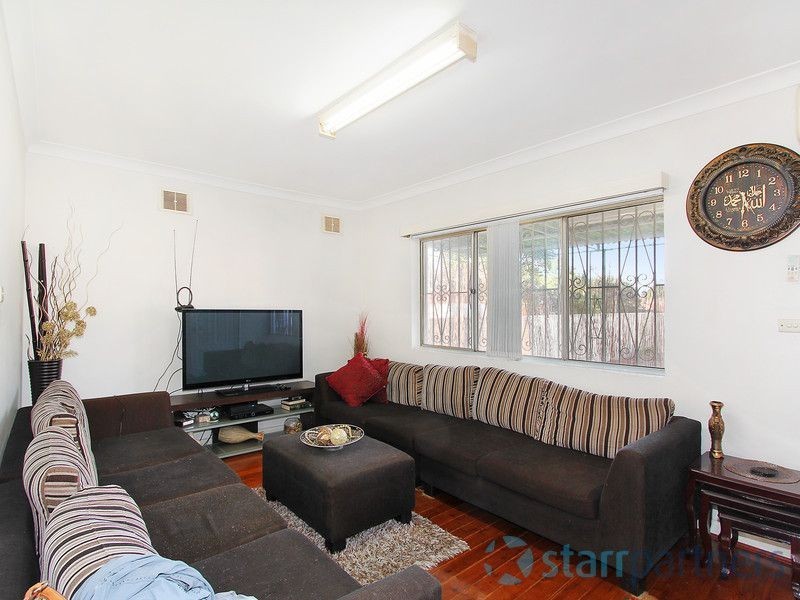 76 Cumberland Rd, Auburn NSW 2144