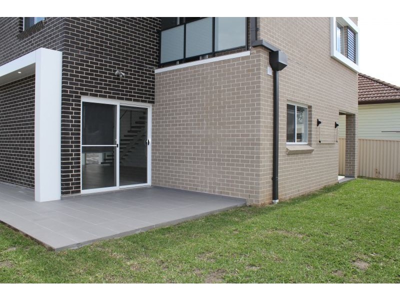 109 Warwick Rd, Merrylands NSW 2160