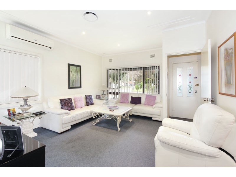 8 Serpentine Street, Merrylands NSW 2160