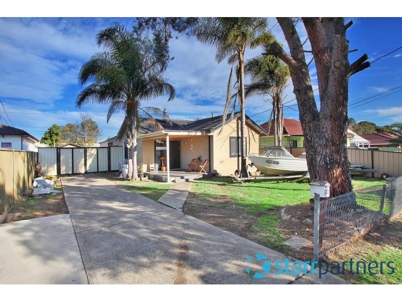 212 River Ave, Carramar NSW 2163