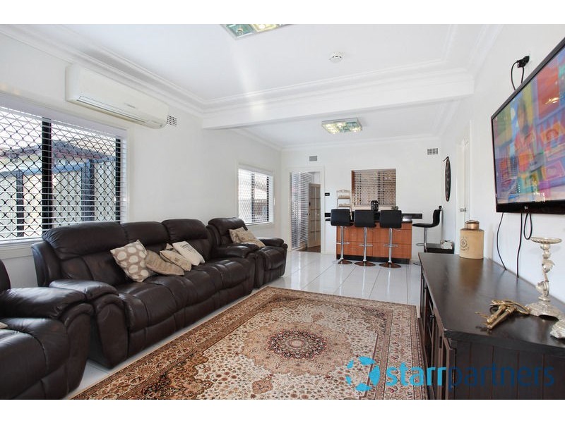 212 River Ave, Carramar NSW 2163