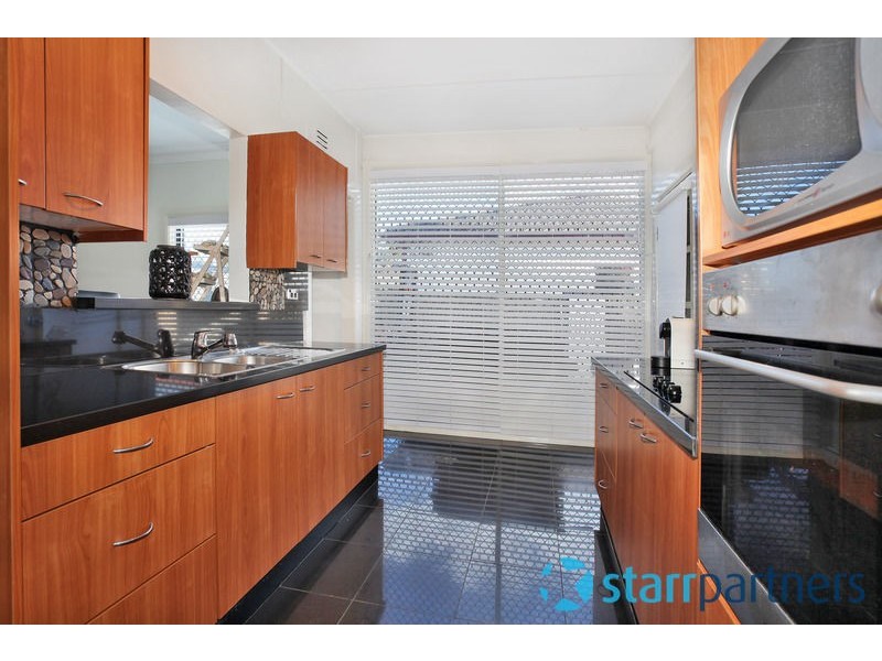 212 River Ave, Carramar NSW 2163