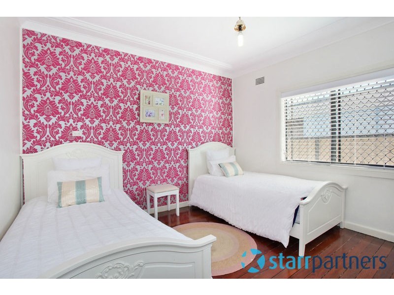 212 River Ave, Carramar NSW 2163