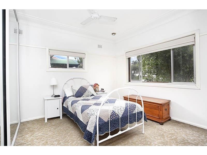 21 Dorothy St, Chester Hill NSW 2162